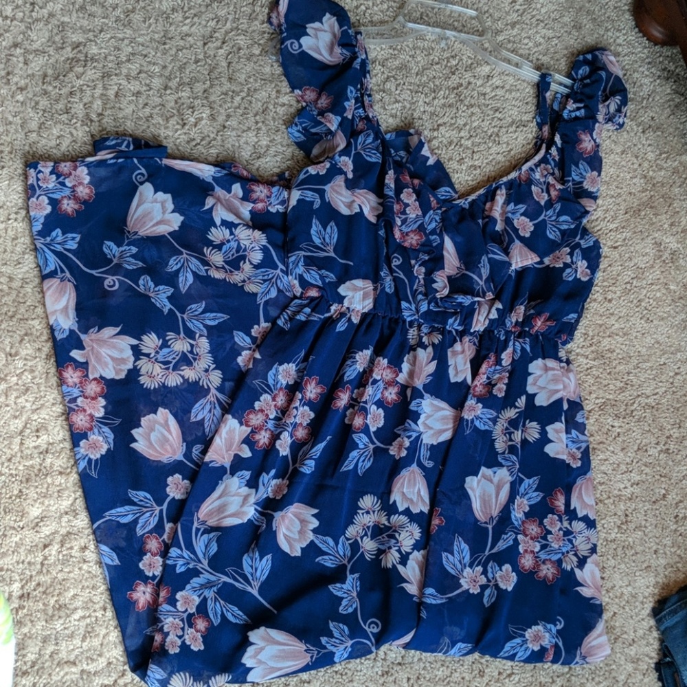 Flowy maxi dress with flower pattern